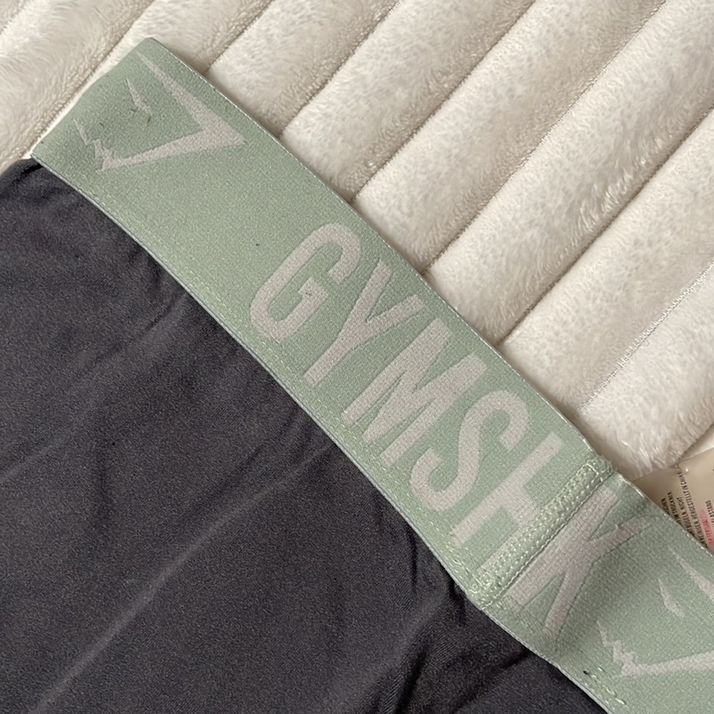 Gymshark Cropped Legging | Size Small - Picture 8 of 10